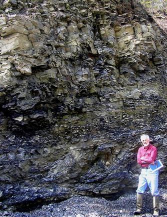 GSA geologist in front of chattanooga shale